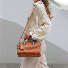 Laden Sie das Bild in den Galerie-Viewer, Neue Handtaschen aus Ölwachsleder Boston, große Tragetasche aus weichem Leder