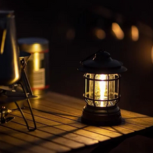 Laden Sie das Bild in den Galerie-Viewer, Tragbare Retro Camping Lampe