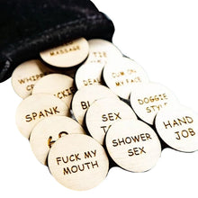 Laden Sie das Bild in den Galerie-Viewer, Lustige Token aus Holz