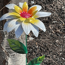 Laden Sie das Bild in den Galerie-Viewer, Gartendekoration Metall Blumen