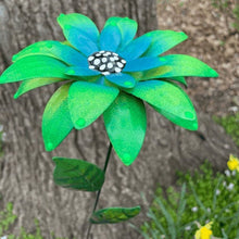 Laden Sie das Bild in den Galerie-Viewer, Gartendekoration Metall Blumen