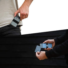 Laden Sie das Bild in den Galerie-Viewer, Herren-Kartenhalter aus Metall und Aluminium