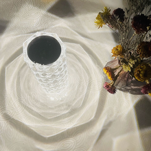 Laden Sie das Bild in den Galerie-Viewer, USB Rosenschatten Kristalllampe