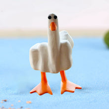 Laden Sie das Bild in den Galerie-Viewer, Entenornament in Form des Mittelfingers

