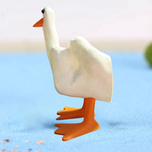 Laden Sie das Bild in den Galerie-Viewer, Entenornament in Form des Mittelfingers
