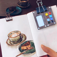 Laden Sie das Bild in den Galerie-Viewer, Tragbare Walnuss Aquarell-Palette
