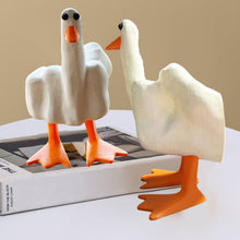 Laden Sie das Bild in den Galerie-Viewer, Entenornament in Form des Mittelfingers
